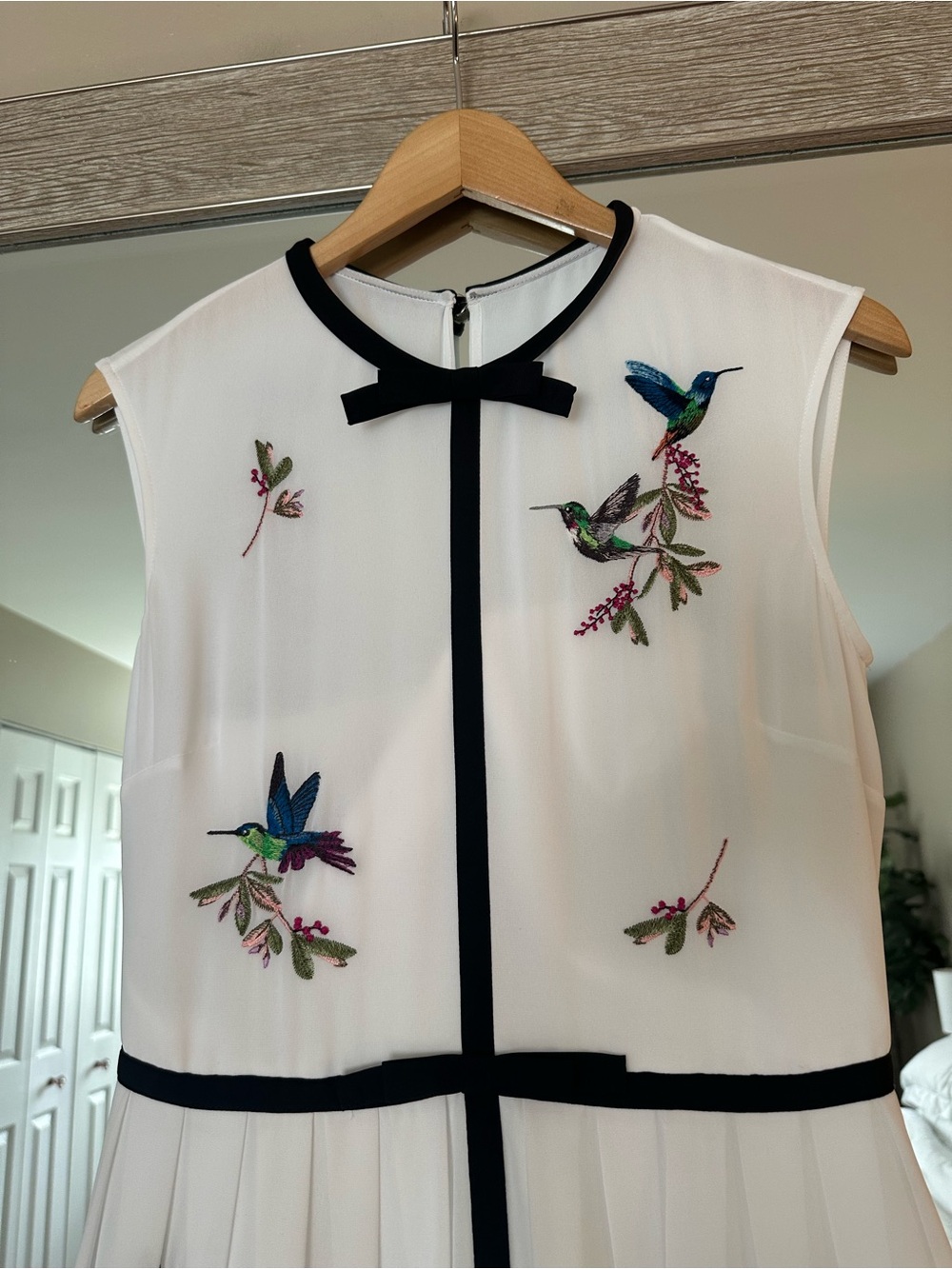 Ted Baker White Floral Hummingbird Embroidered Dress Size Medium 2 - Picture 2 of 5